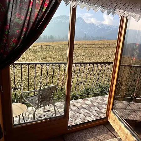 Goralski Dom Z Kominkiem ザコパネ