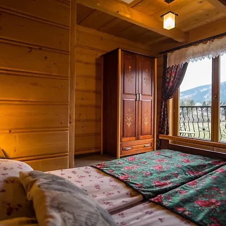 Goralski Dom Z Kominkiem シャレー