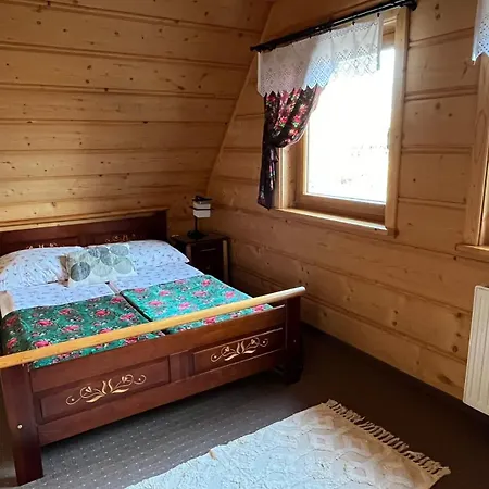 Goralski Dom Z Kominkiem シャレー ザコパネ