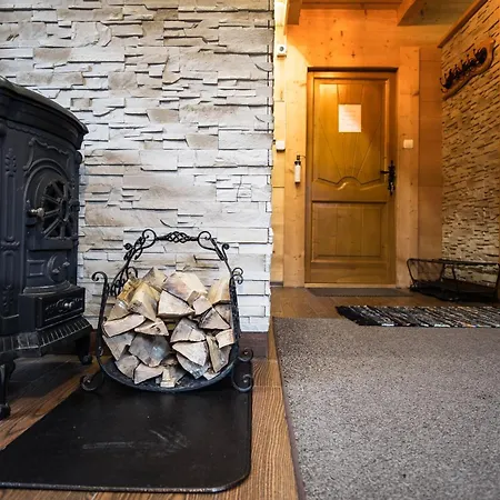 Goralski Dom Z Kominkiem シャレー